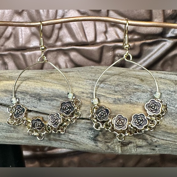 Gold Intricate Floral Earrings -Handmade - Picture 1 of 2